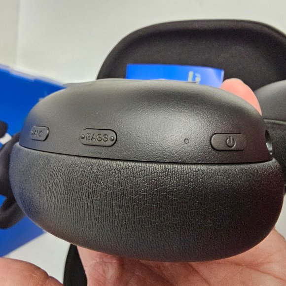 onn. Wireless Over-Ear Headphones with Active Noise Canceling, Black - Picture 6 of 10